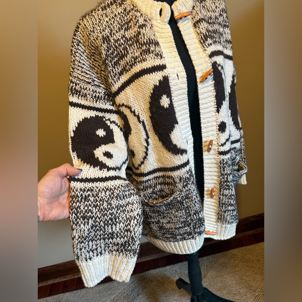 MOTHER The Long Drop Cardigan Yin Yang Print XS Rare Chunky Knit - Picture 6 of 11